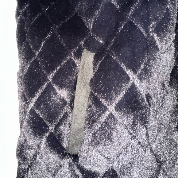 FAIR HAVEN ~ Black Quilted Faux Fur Vest with Pockets size L - Picture 6 of 8